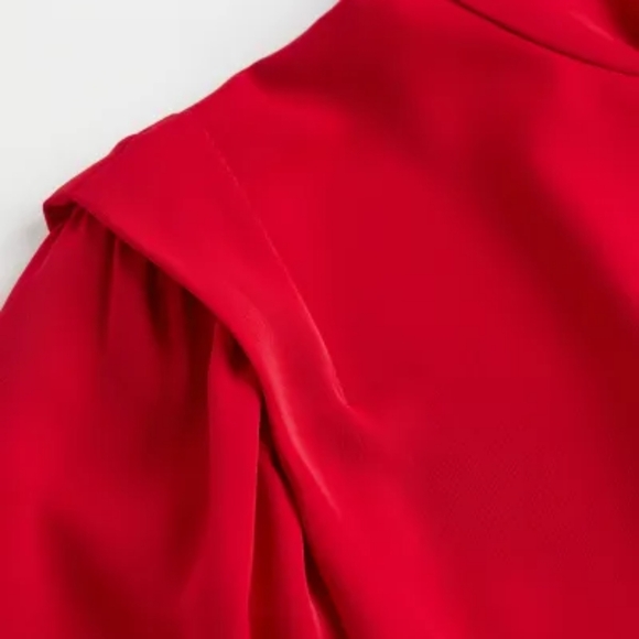 H & M Defined Shoulder Blouse - Picture 2 of 8